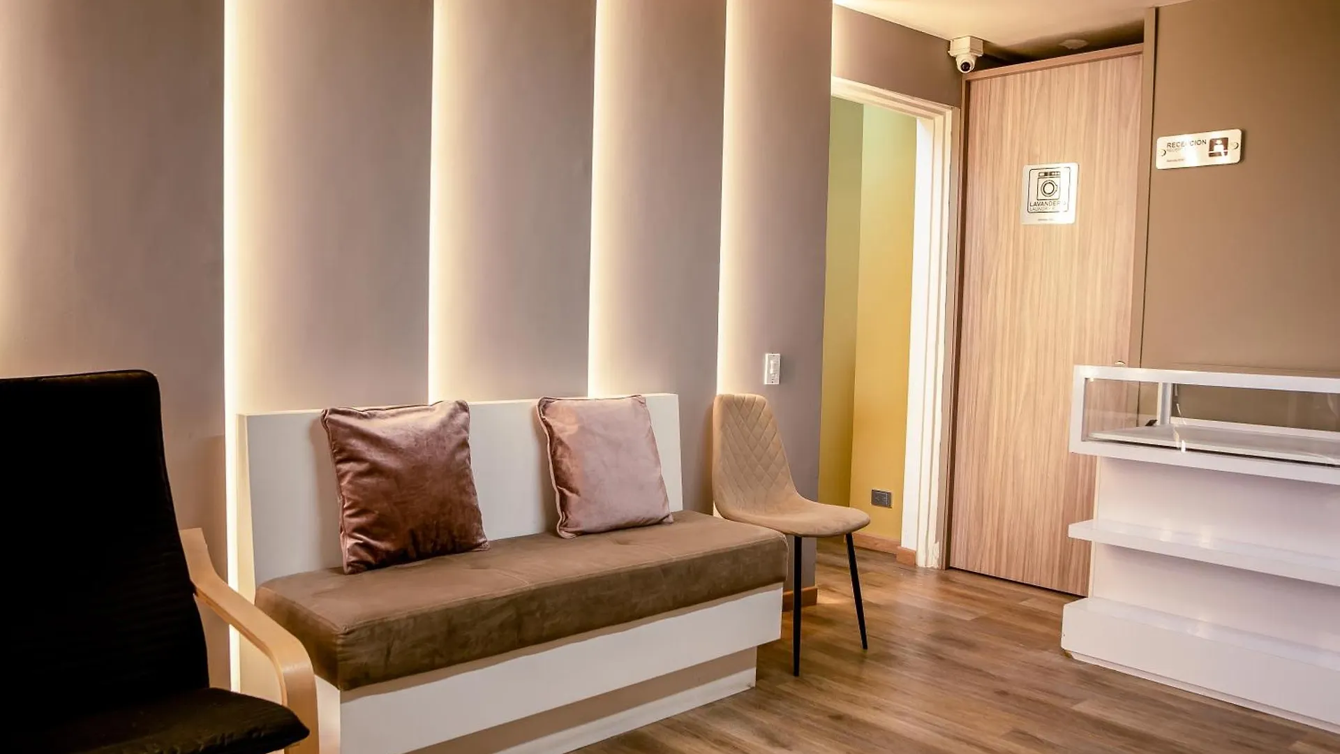 Отель Aerosuites Богота